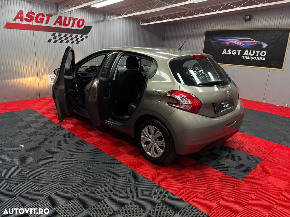 Peugeot 208 - 15