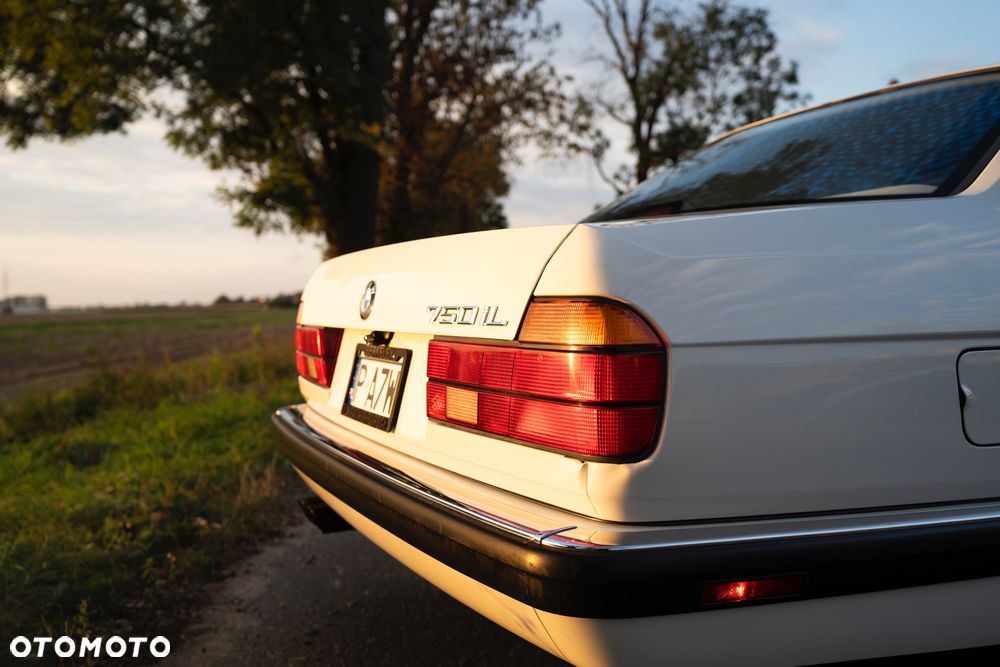 BMW Seria 7 750iL - 38