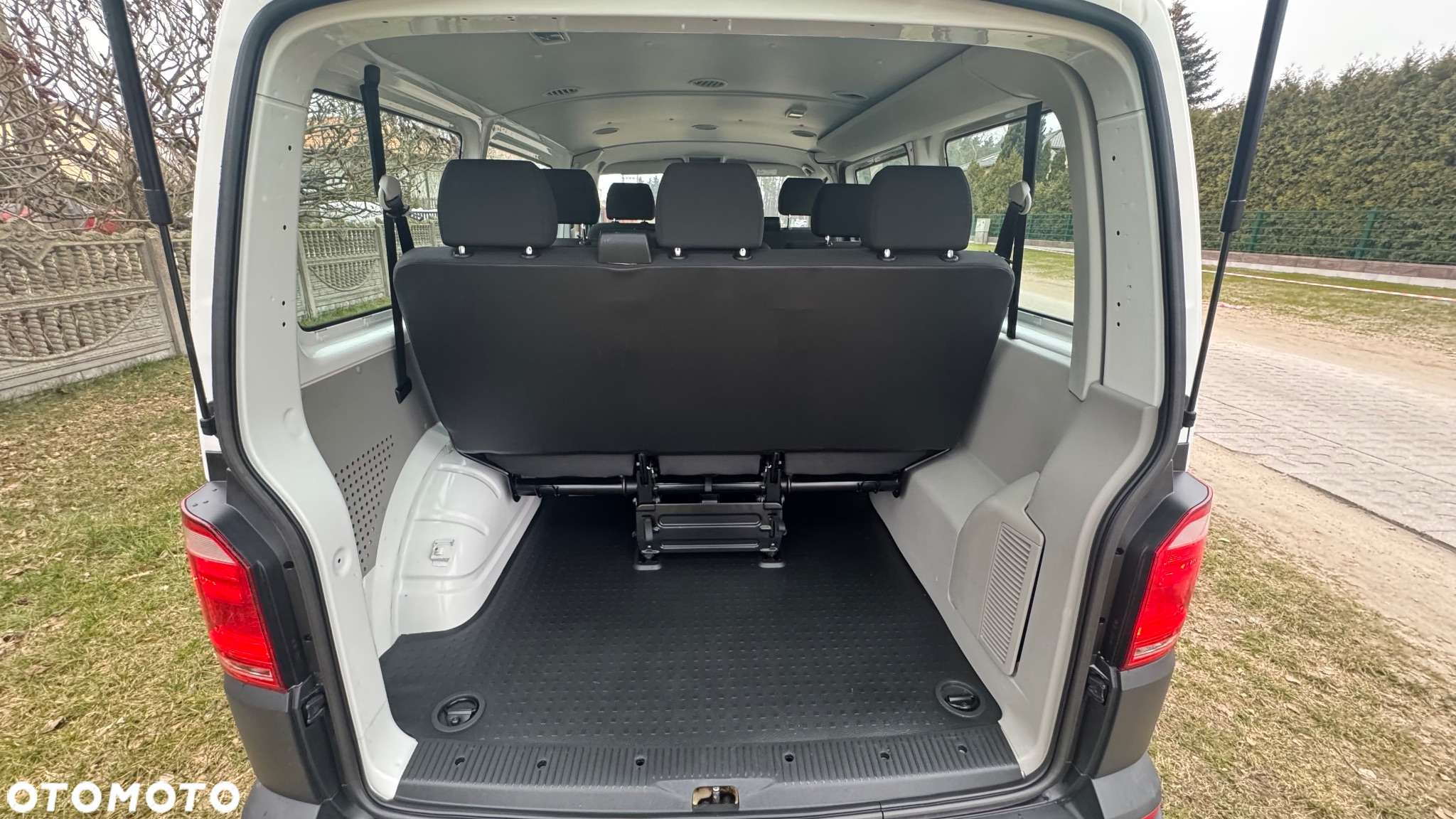 Volkswagen Transporter Caravelle BMT Edition - 25