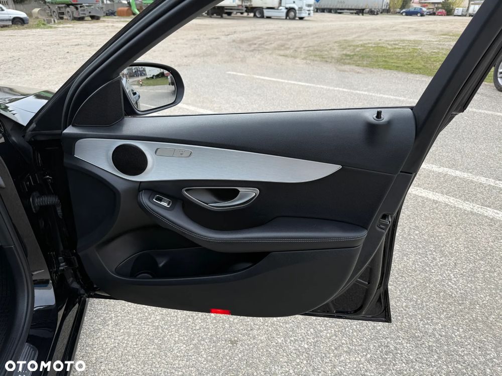 Mercedes-Benz Klasa C 180 7G-TRONIC Exclusive - 25