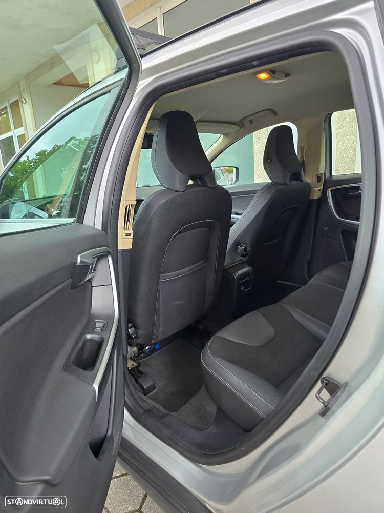 Volvo XC 60 2.4 D Geartronic - 13