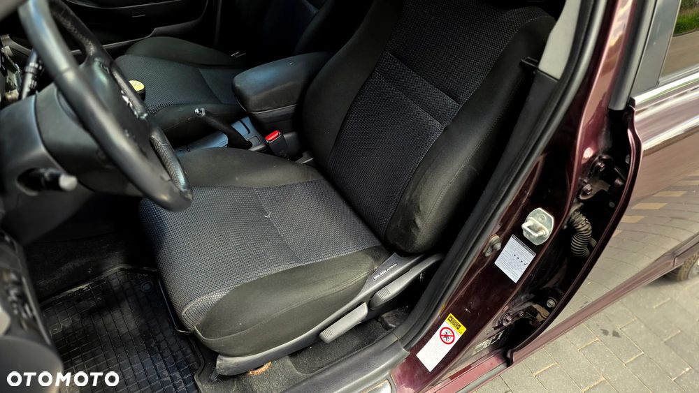 Toyota Avensis 2.0 D-4D Sol Premium - 11