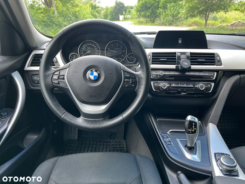 BMW Seria 3 318d - 15