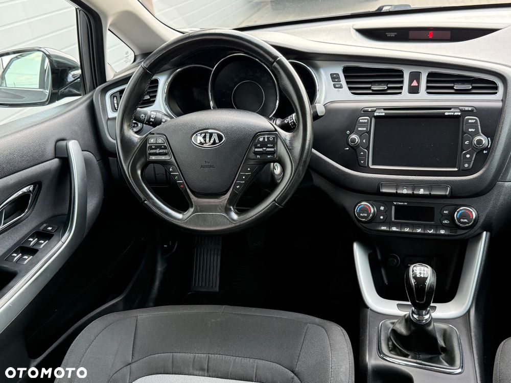 Kia Ceed - 32