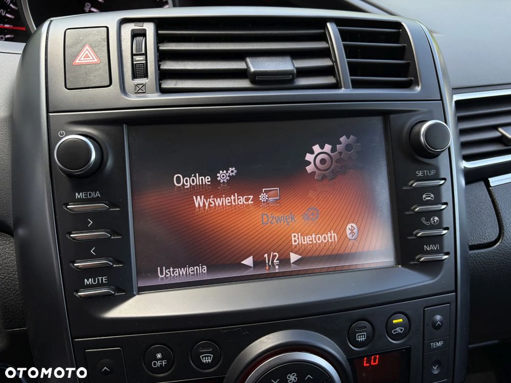 Toyota Verso 1.8 Prestige 7os - 26