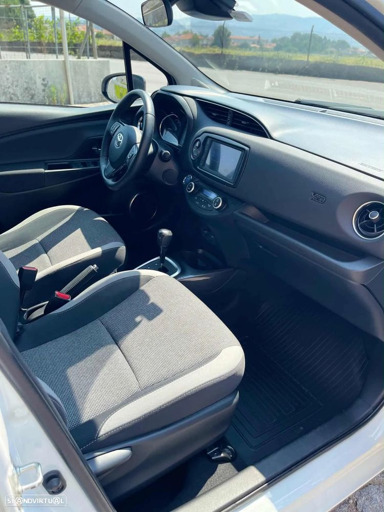 Toyota Yaris 1.5 HSD 20 Anos - 6