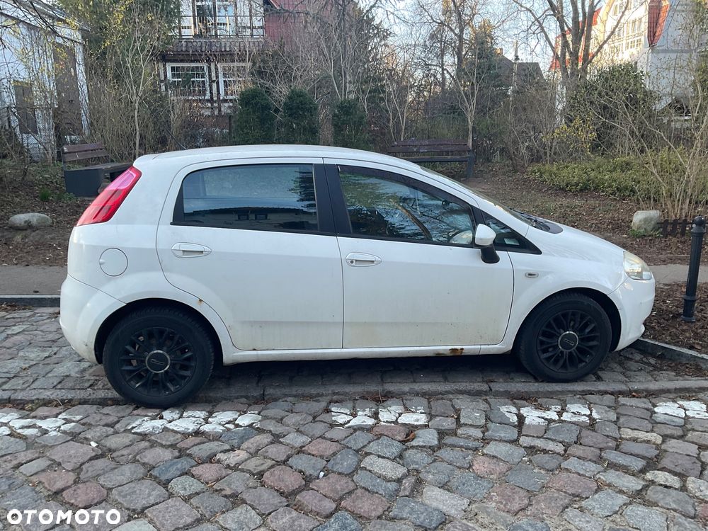 Fiat Grande Punto - 32
