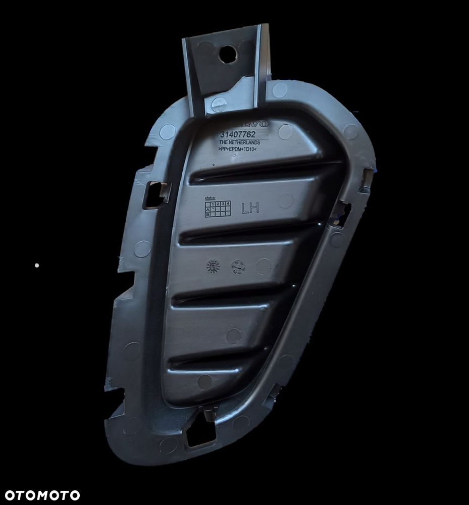 VOLVO V40 przednia lewa kratka zderzaka przod 31407762 OE - 2