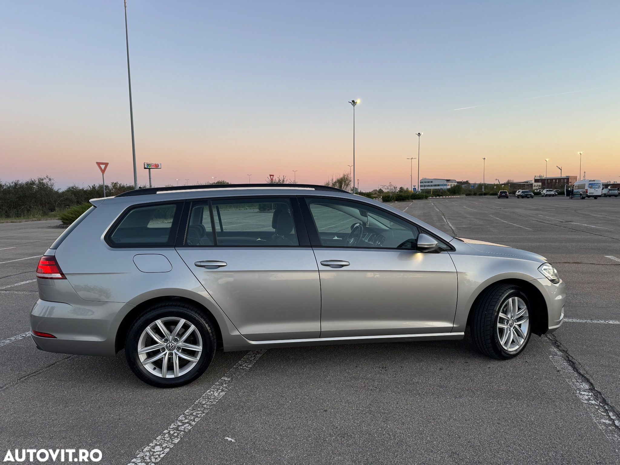 Volkswagen Golf 2.0 BlueTDI DSG Highline - 3