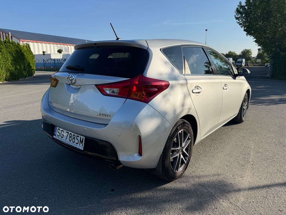 Toyota Auris 1.6 Premium - 8