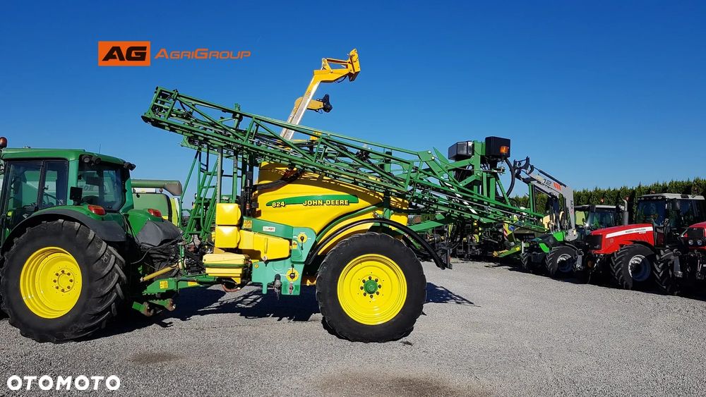 John Deere 824 - 4