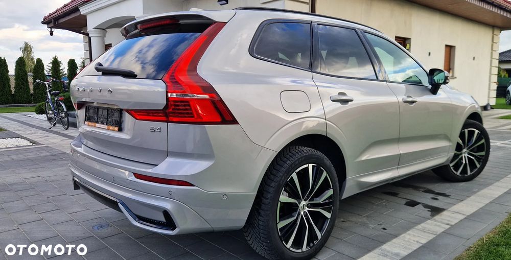 Volvo XC 60 B4 D Plus Dark - 31