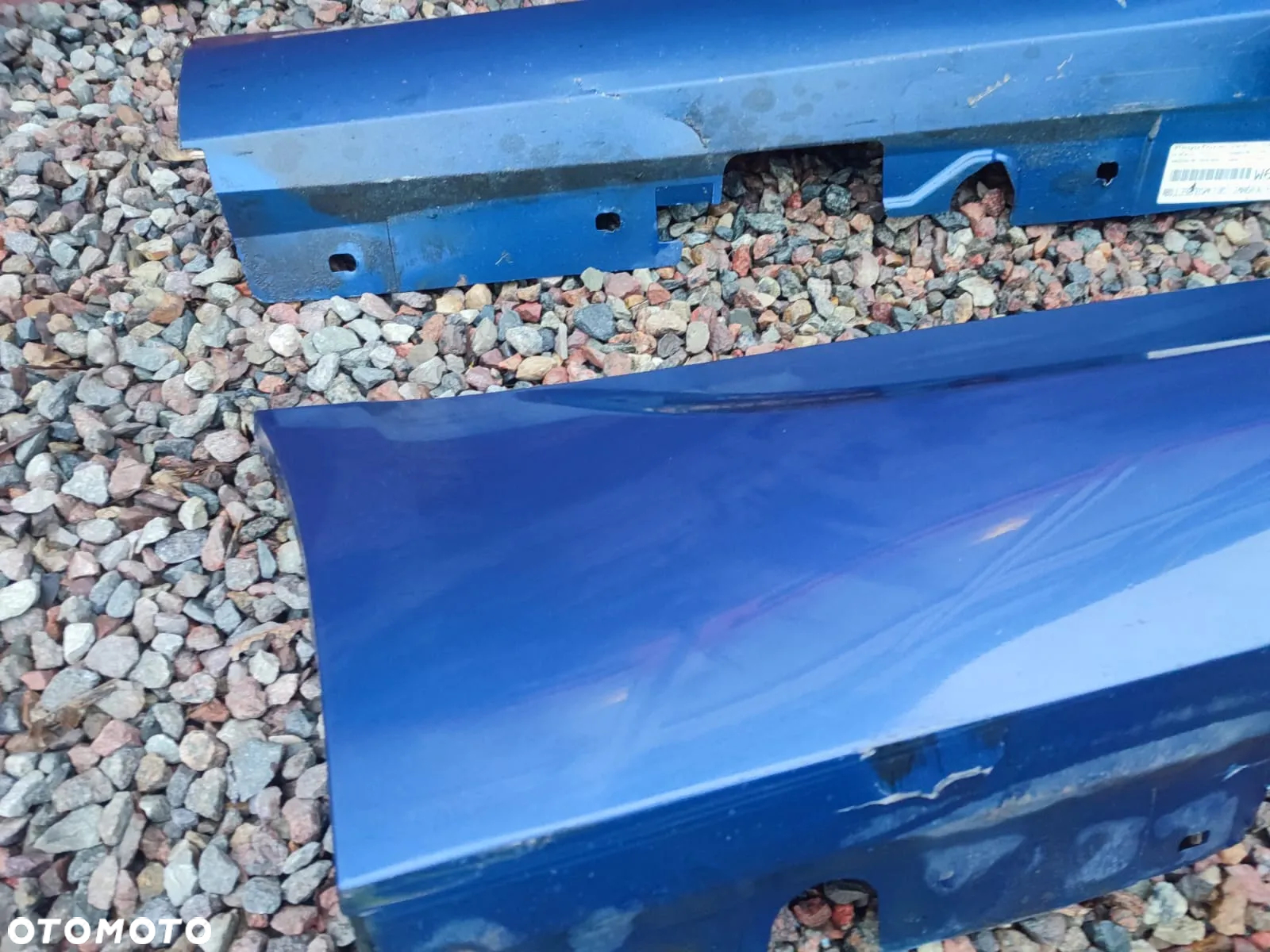 BMW E92 / E92 LCI / E93 / E93 LCI, ORYGINALNE NAKŁADNI NA PROGIM-PAKIET LEWA + PRAWA, W KOL. LE MANS BLAU METALIC 381. O NR: 7 173 919 / 7 173 920 / 8 041 198 / 8 041 197 OEM. W BARDZO DOBRYM STANIE. - 9