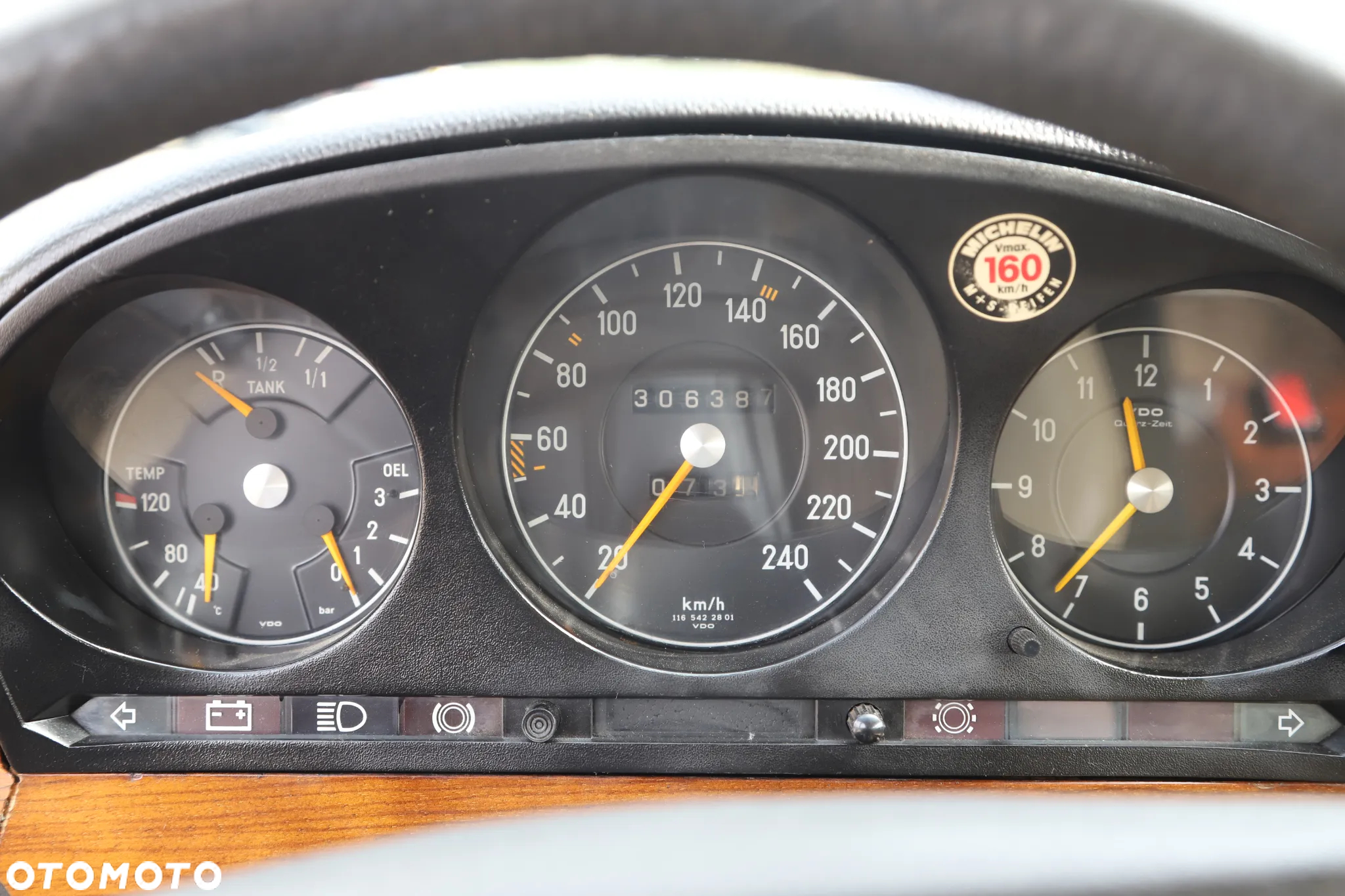 Mercedes-Benz 280 - 30