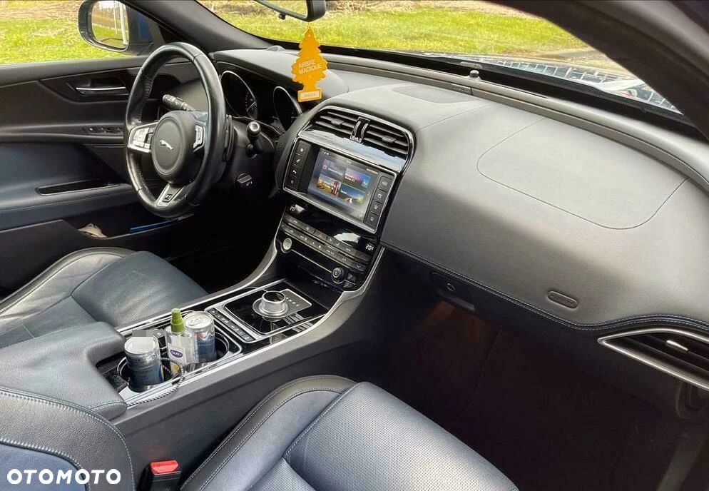 Jaguar XE E-Performance R-Sport - 16