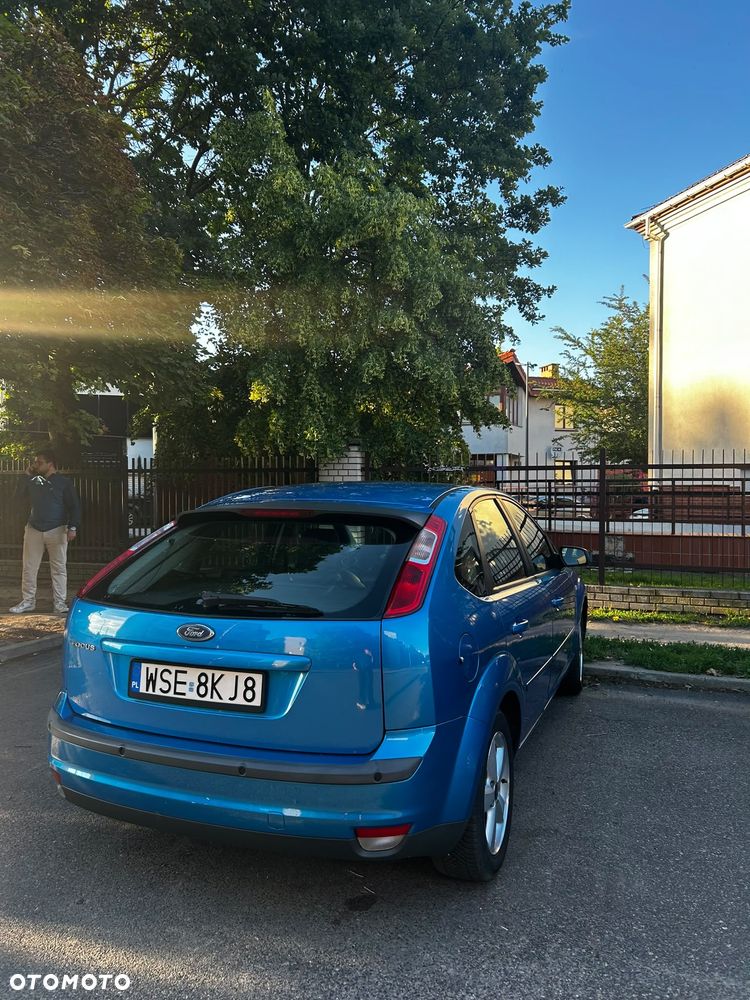 Ford Focus 2.0 Ghia - 12