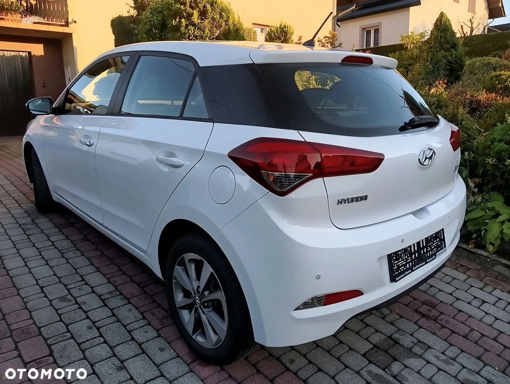 Hyundai i20 1.4 Comfort EU5 - 6