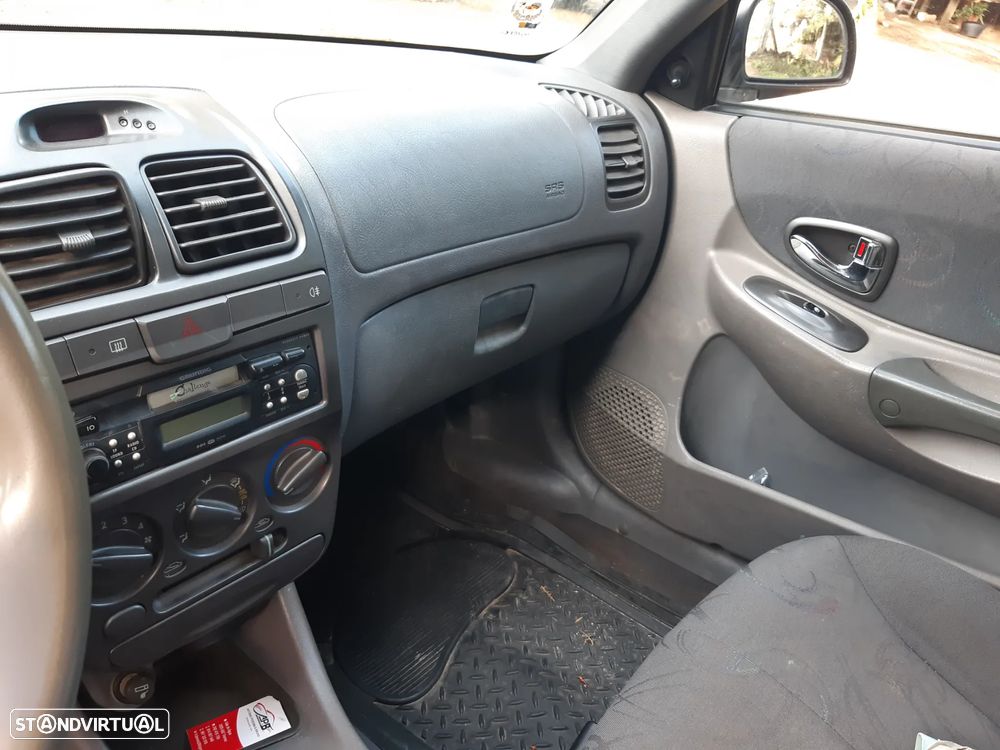 Hyundai Accent - 3
