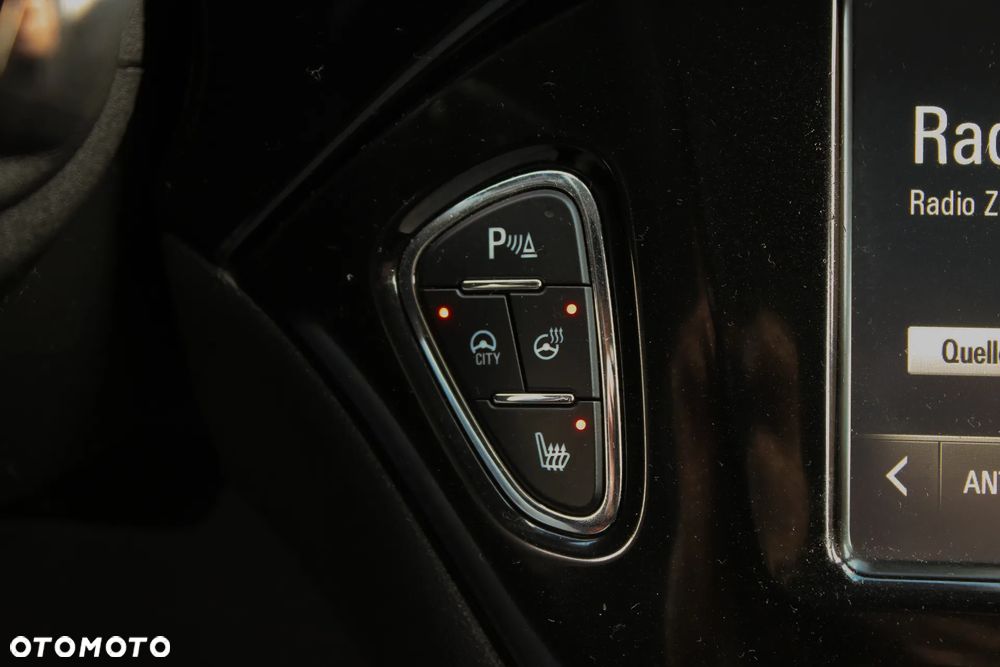 Opel Corsa 1.4 16V Cosmo - 23