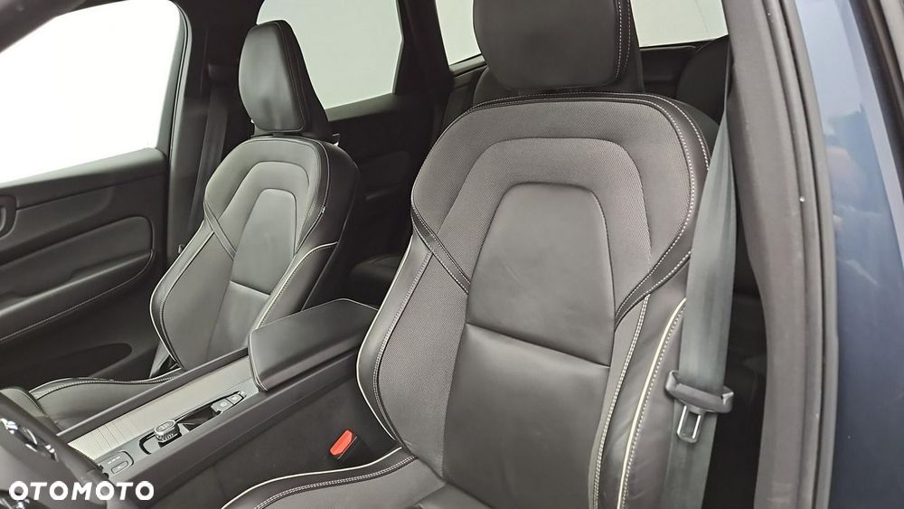 Volvo XC 60 B5 D AWD Ultimate Dark - 12