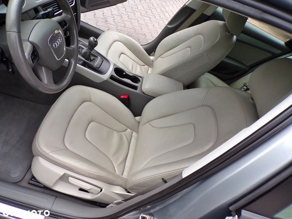 Audi A4 Avant 2.0 TDI DPF Ambiente - 22