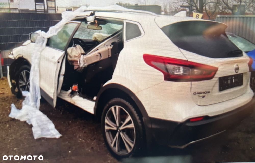 Nissan Qashqai 1.3 DIG-T N-WAY - 4