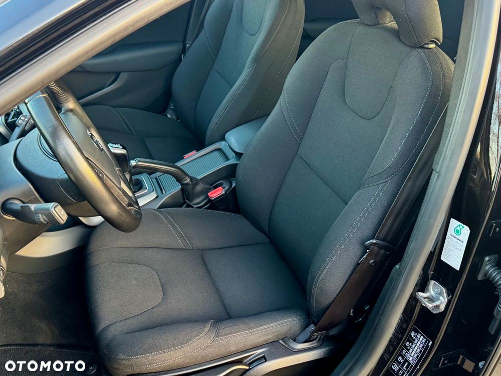 Volvo V40 D2 Momentum - 12