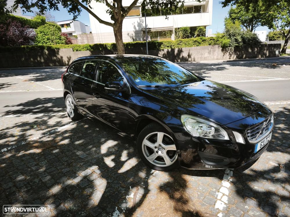 Volvo V60 1.6 D2 Drive Momentum Start/Stop - 1