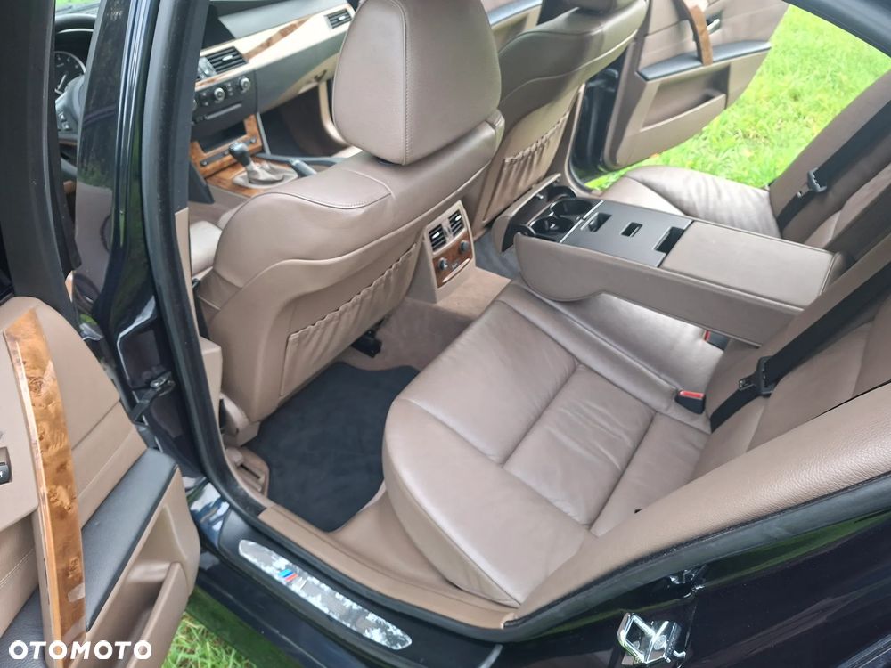 BMW Seria 5 530i - 23