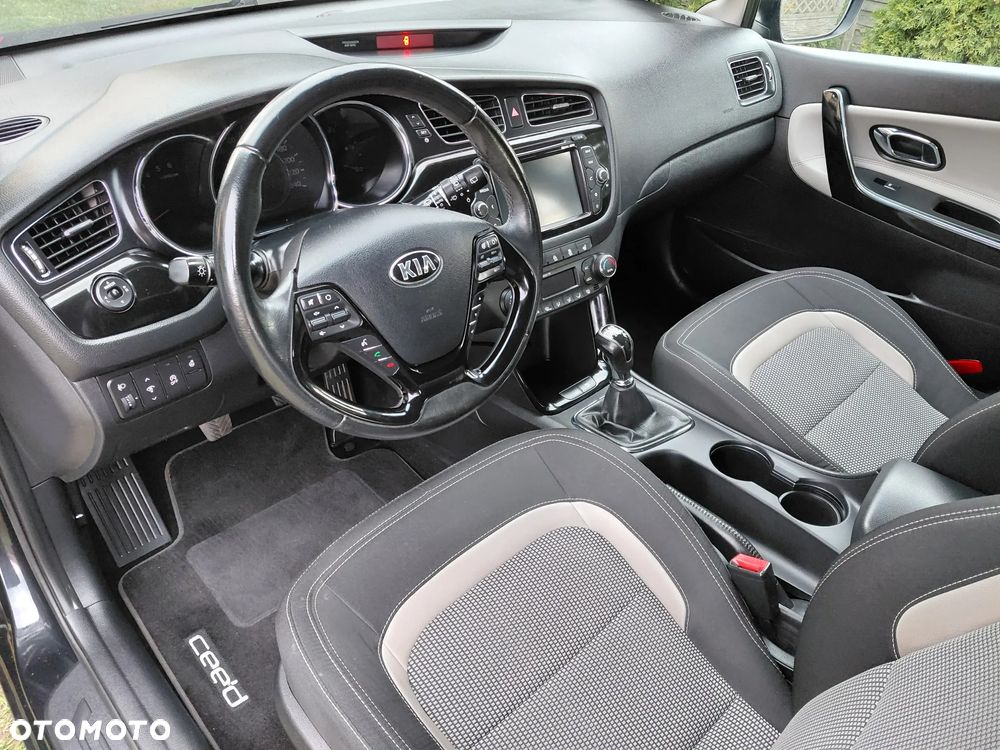 Kia Ceed 1.6 CRDi 128 Platinum Edition - 14