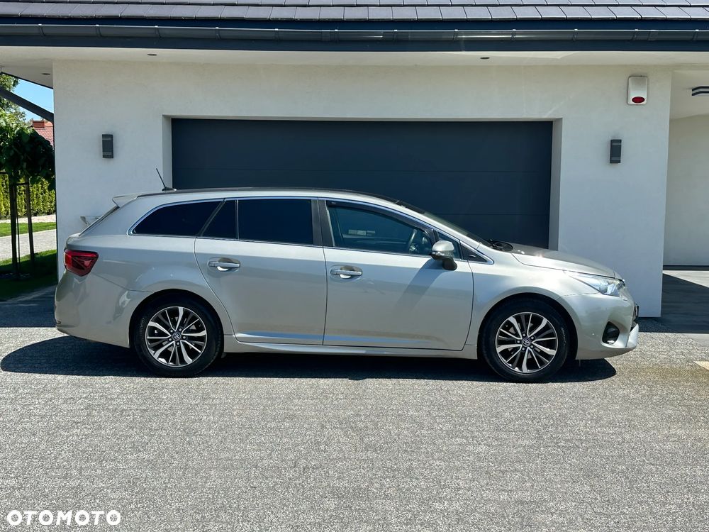 Toyota Avensis 1.8 Prestige MS - 12