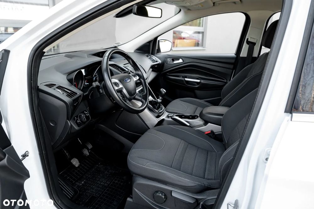 Ford Kuga 2.0 TDCi 2x4 Titanium - 17