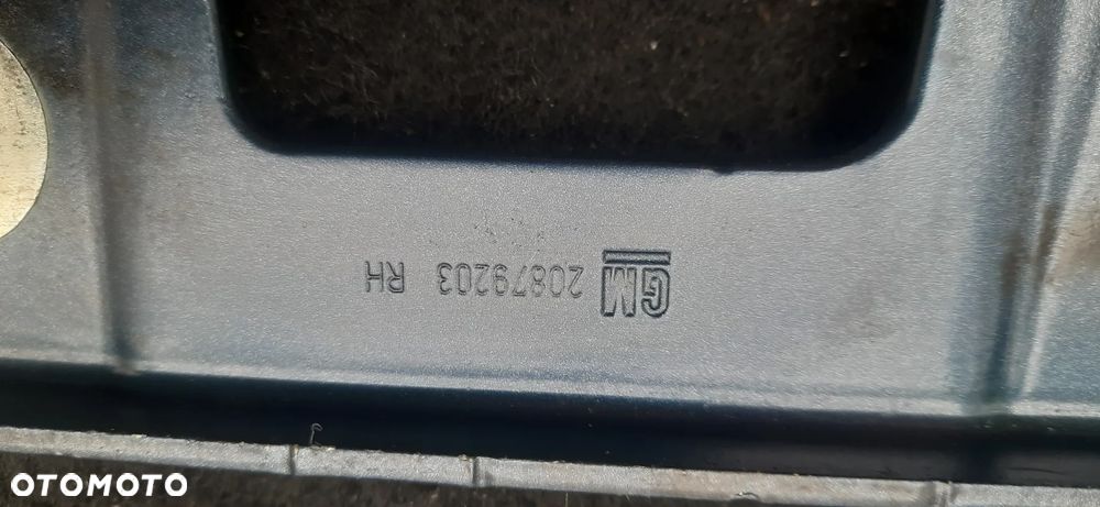 Opel Astra J hb Lakier z22a Drzwi prawy tył  Klapa tył   Deska Kokpit Poduszka deski i kierownicy Szyba Przód z sensorem _ czujnikiem Zawiasy przedniej  maski 20879202 lewy 20879203 prawy - 20