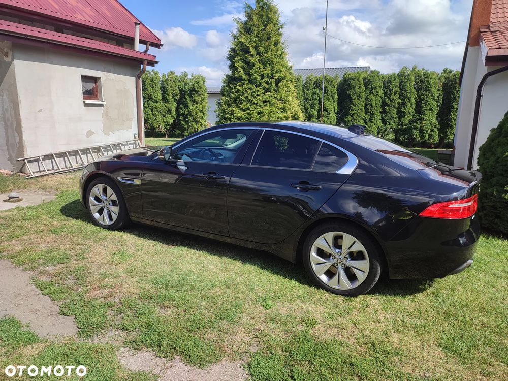Jaguar XE 2.0 T Prestige - 1