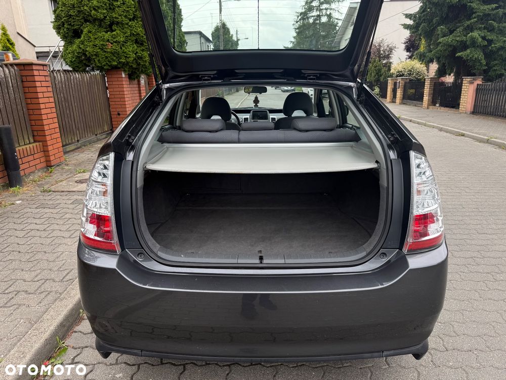 Toyota Prius (Hybrid) - 12