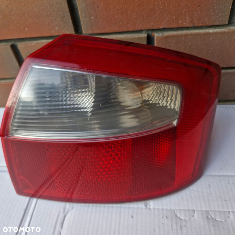 AUDI A4 B6 SEDAN LAMPA PRAWA TYLNA PRAWY TYŁ - 2