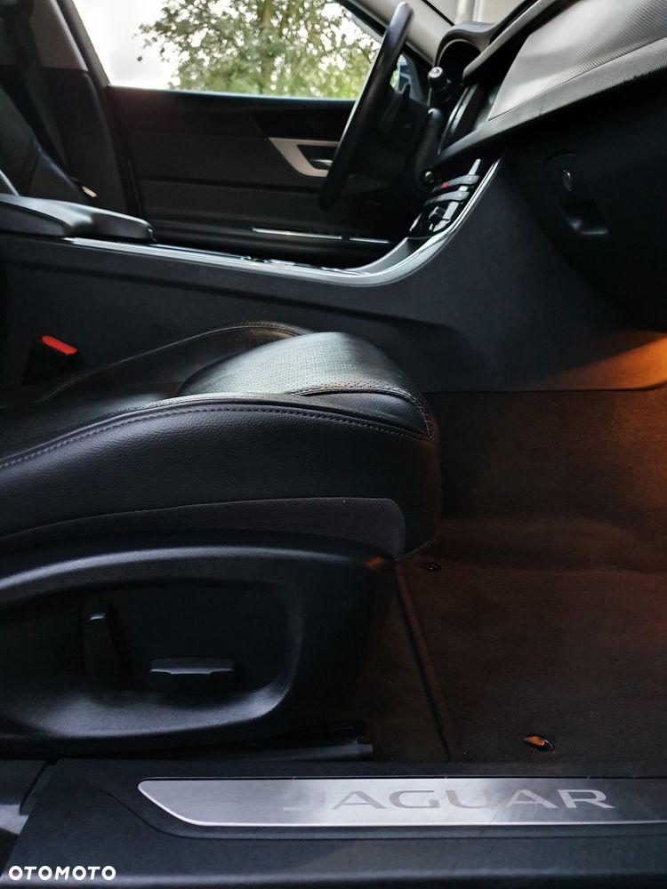 Jaguar XF 3.0 TDV6 R-Sport - 8