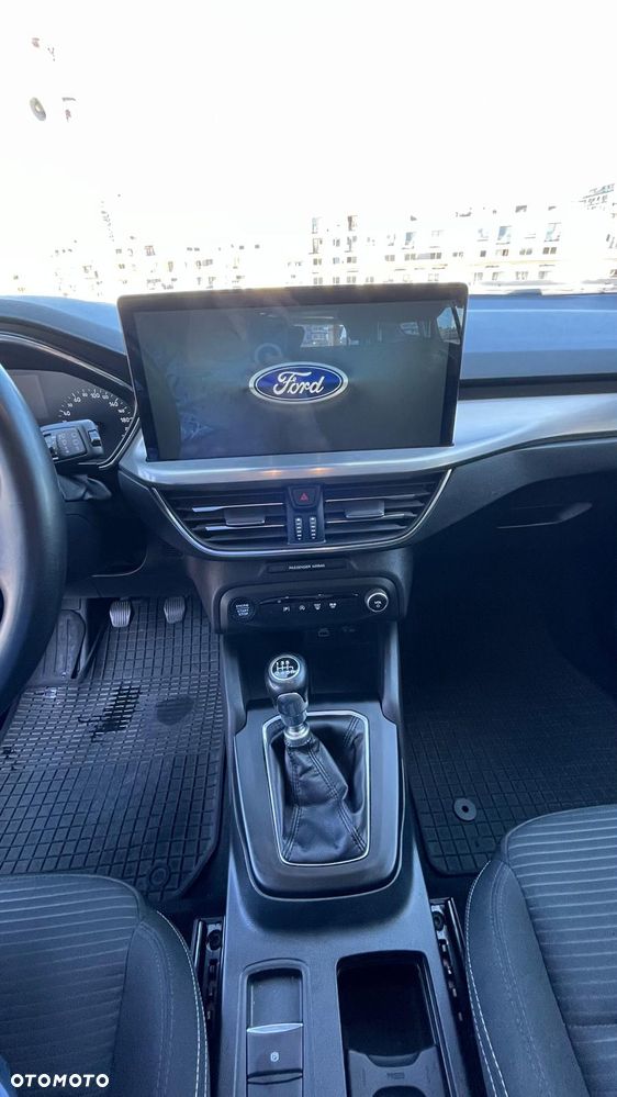 Ford Focus 1.0 EcoBoost Titanium X - 28