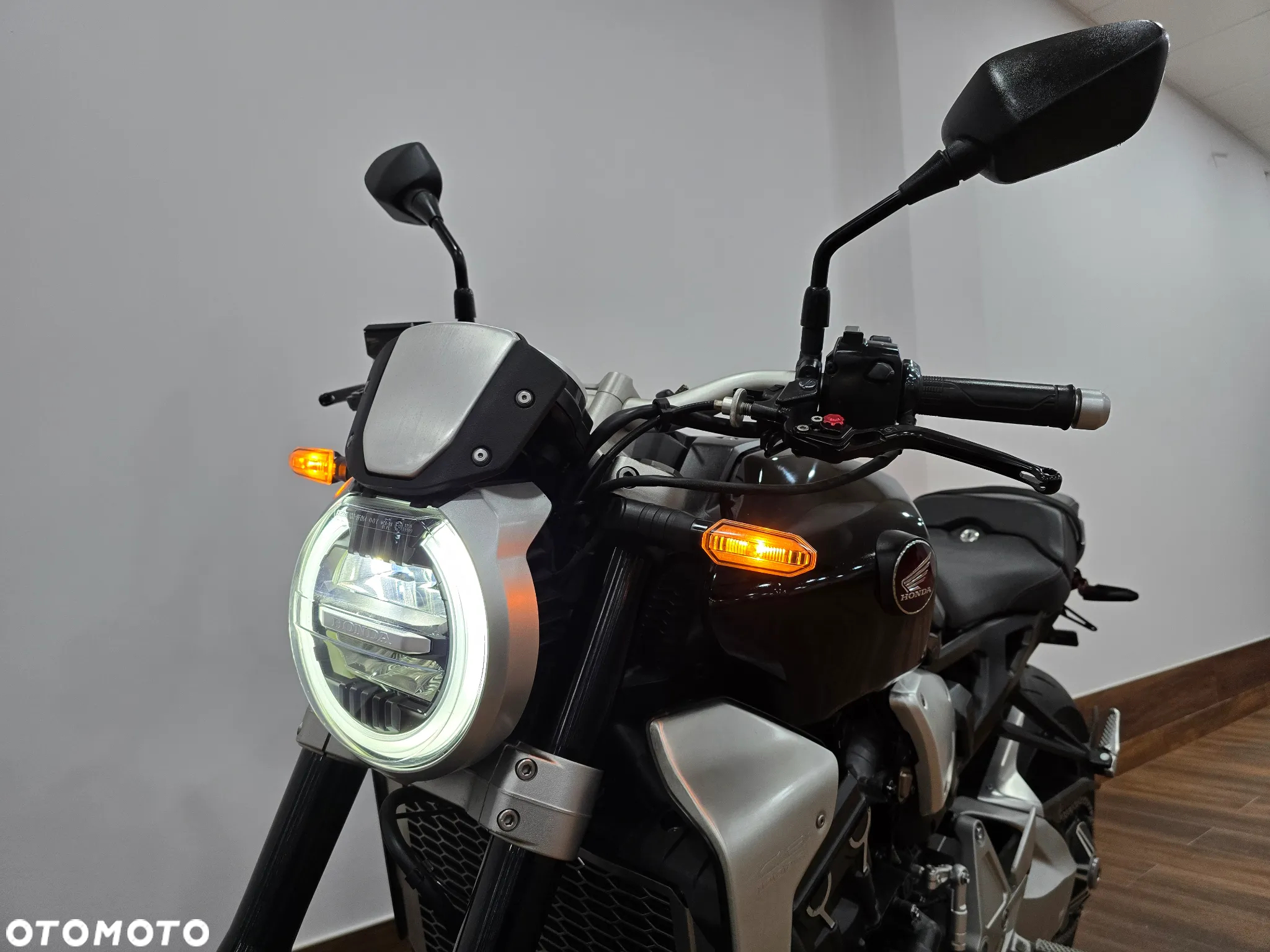 Honda CB - 10