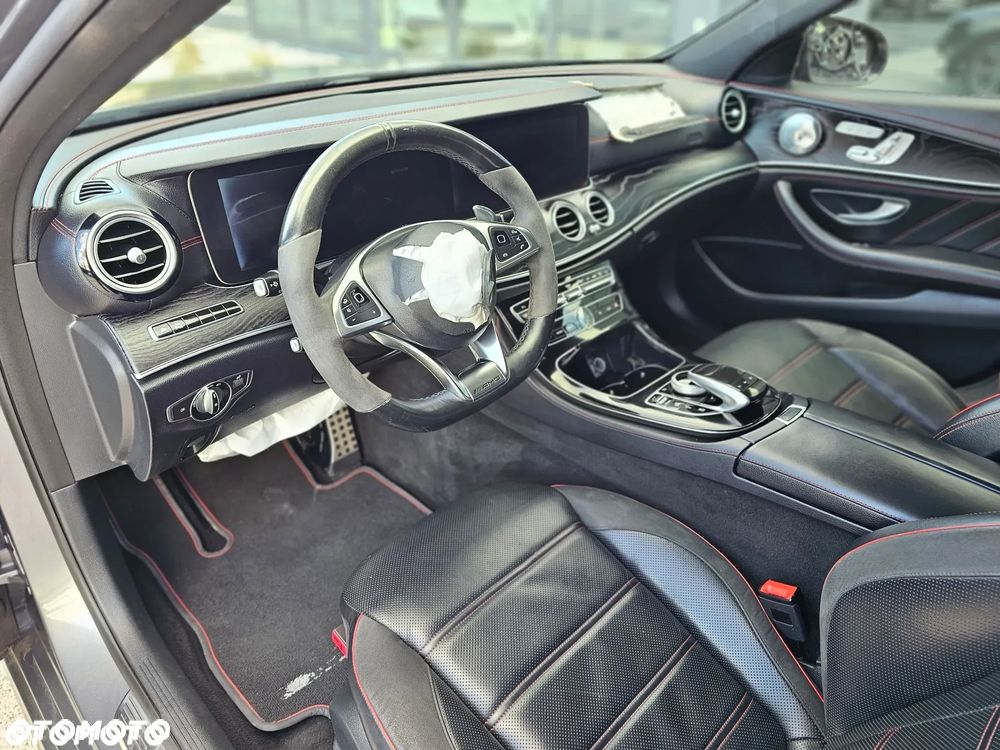 Mercedes-Benz Klasa E 43 AMG 4Matic 9G-TRONIC - 27