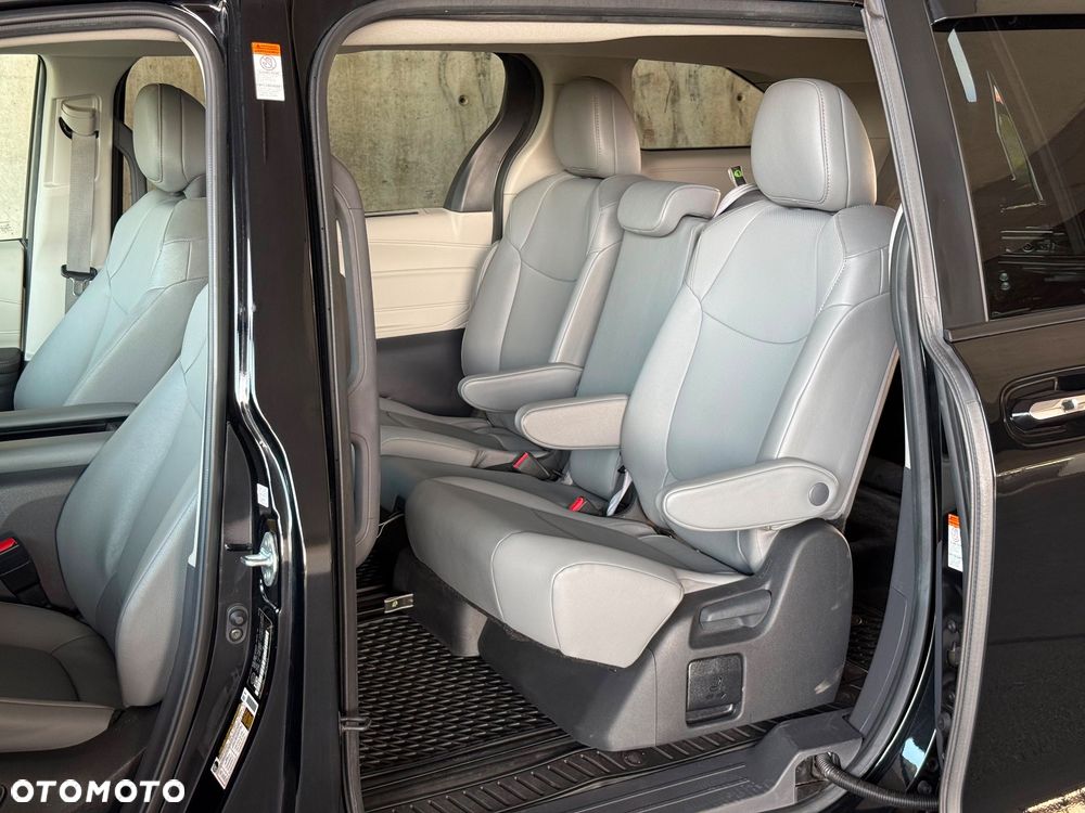 Toyota Sienna - 10