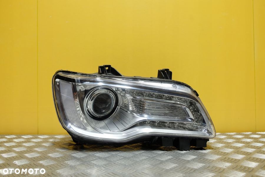 CHRYSLER 300 300C LIFT 2015- REFLEKTOR LAMPA XENON PRAWA USA - 1