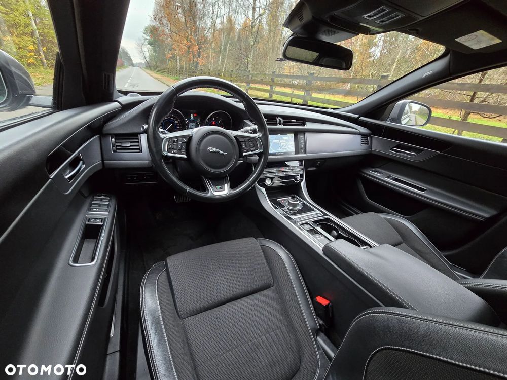 Jaguar XF 2.0 i4D AWD R-Sport - 27