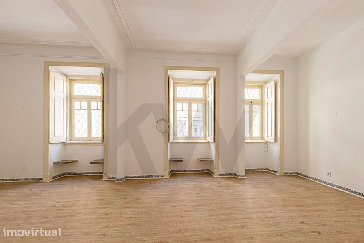 Apartamento T3 com elavado potencial na Estrela - Grande imagem: 2/30