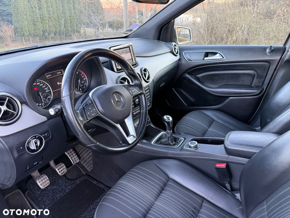 Mercedes-Benz Klasa B 180 BlueEFFICIENCY Edition - 24