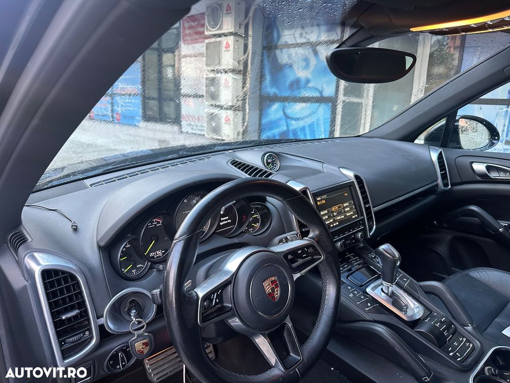 Porsche Cayenne - 9