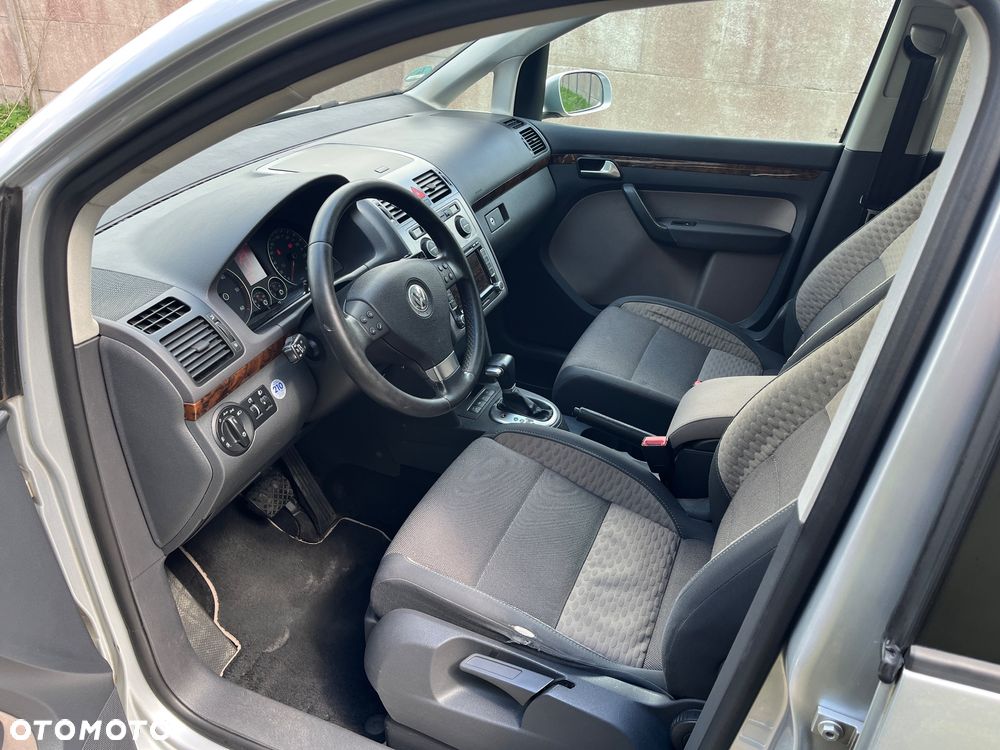 Volkswagen Touran 2.0 TDI DPF DSG Cross - 5