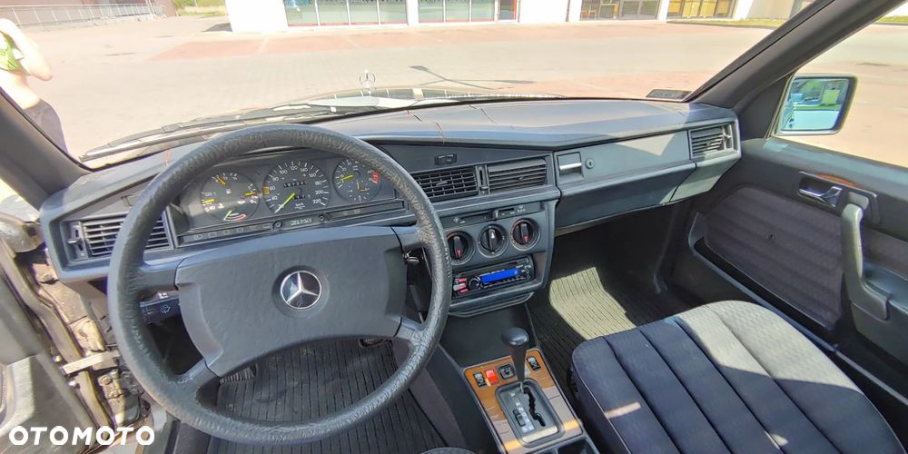 Mercedes-Benz W201 (190) - 13