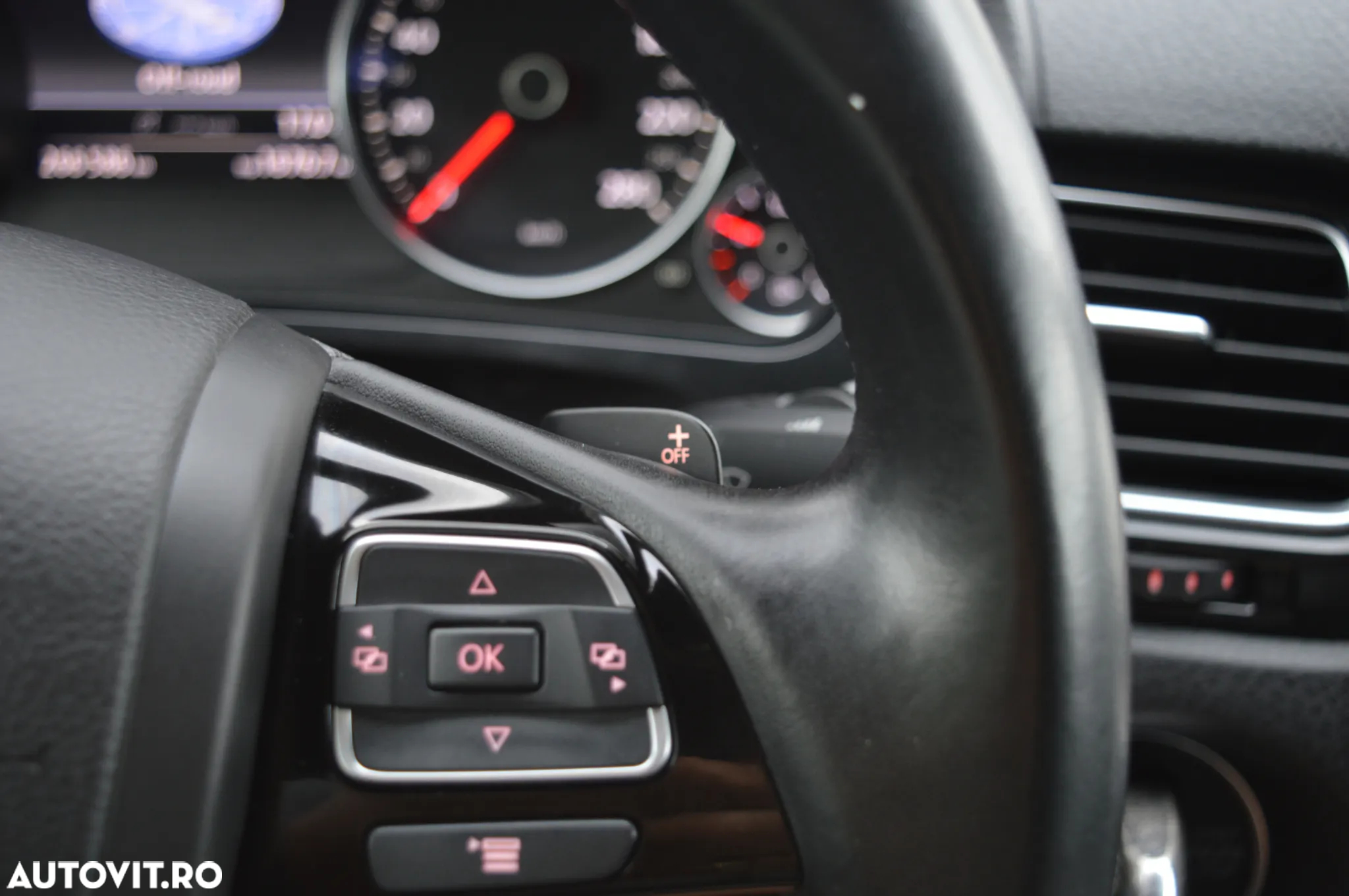 Volkswagen Touareg 3.0 V6 TDI BMT - 25