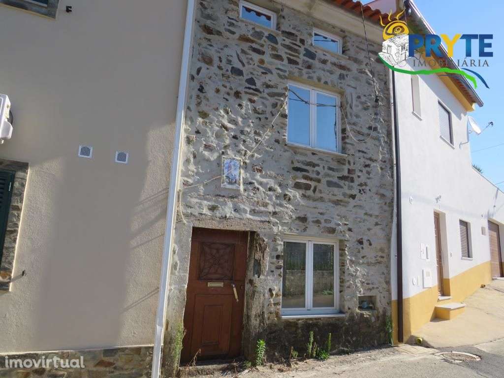 Imóvel em fase de recuperação situado na Sobreira Formosa - Grande imagem: 2/11